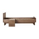 Zijaanzicht van het Quax Junior Kit Kyo Walnut bed met lattenbodem
