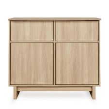 Frontaanzicht van de Quax commode Kyo Honey Ash met vier deuren