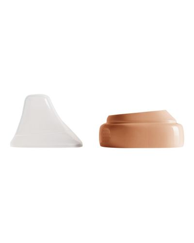 Hegen speen en halsring nude kleur detailopname