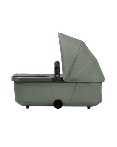 Joolz Geo5 reiswieg alleen in Sage Green met opgevouwen zonnekap