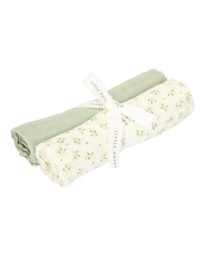  Little Dutch Swaddles Blueberry Leaves/Pure Sage 70 x 70 waaronder een groene en een witte doek met kleine bloemetjes