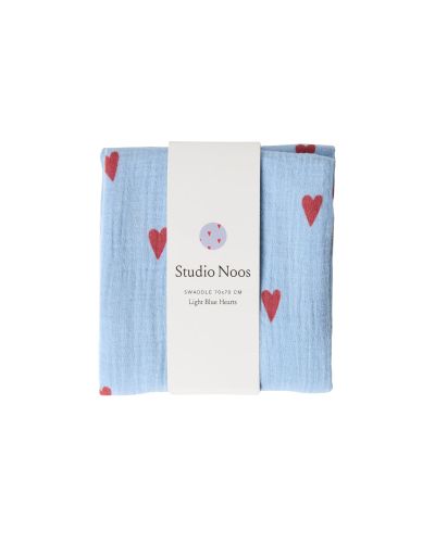 Studio Noos Swaddle Hearts Light Blue 70 x 70 centimeter van 100% biologisch katoen