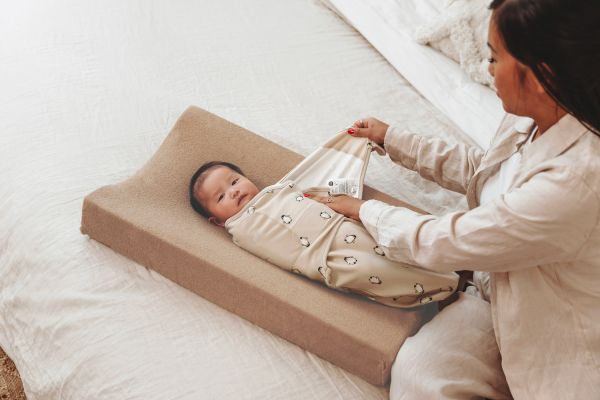 Meyco SwaddleMe Inbakerdoek Penguin Soft Sand 0 3 mnd online kopen BabyPlanet