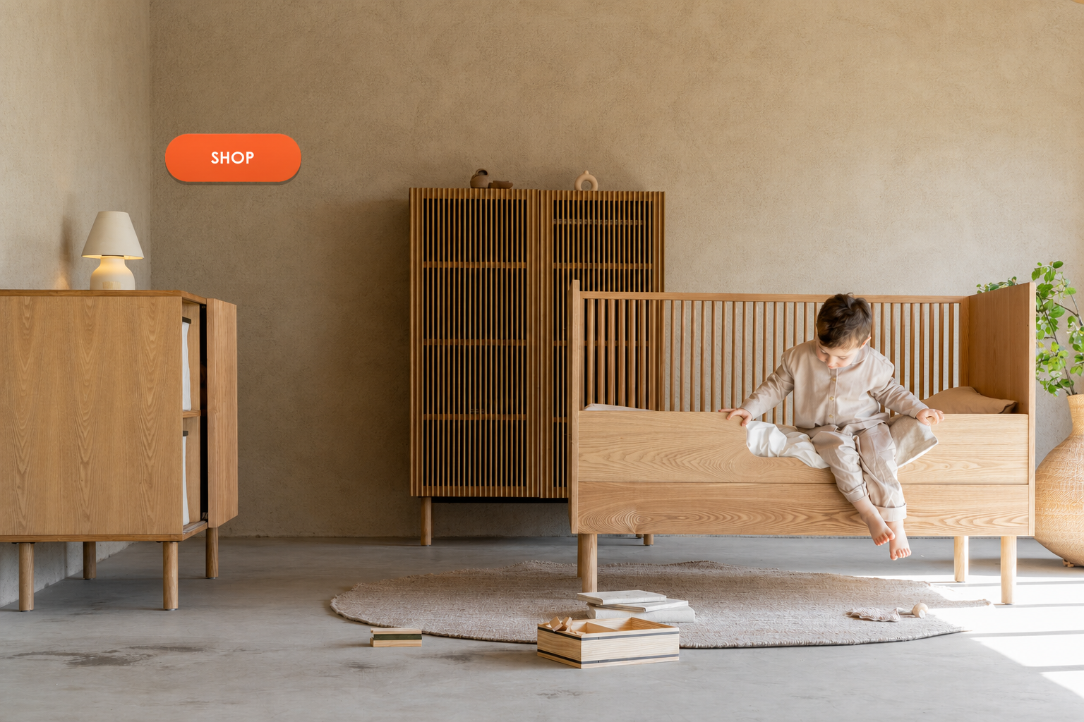De stap van een ledikant naar een peuterbed in de kinderkamer.
